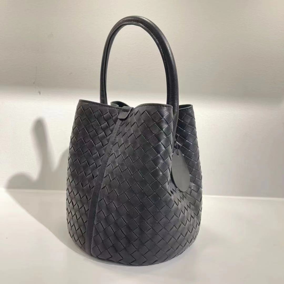 Women's Sheepskin Leather Handwoven Bucket Handbag