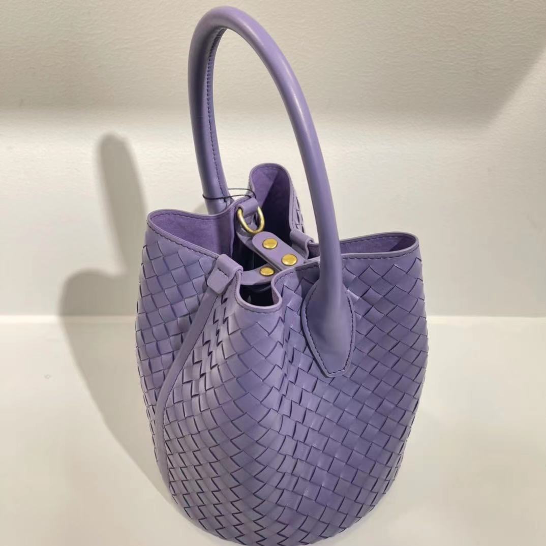Women's Sheepskin Leather Handwoven Bucket Handbag